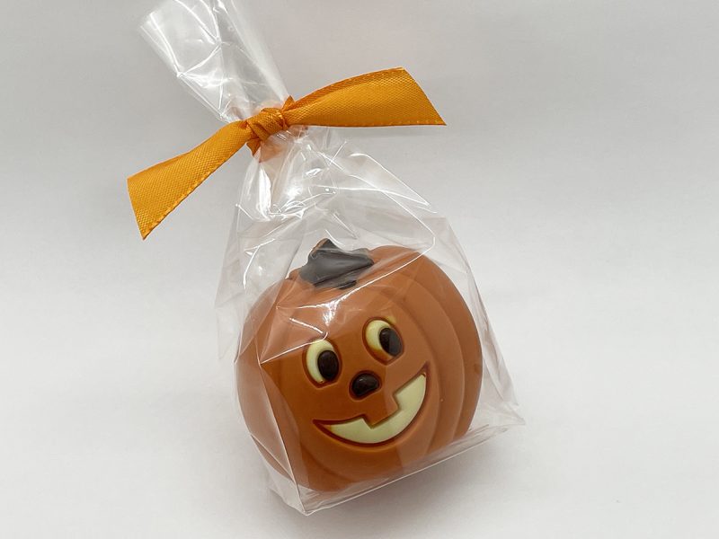 Orangefarbener Halloween Kürbis aus Schokolade – Bild 2