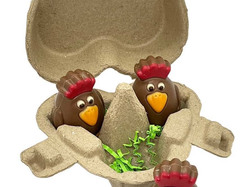 3 Hühner in Herz-Eierverpackung