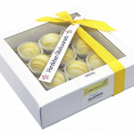 9 handgemachte Limoncello-Trüffel in weißer Geschenkbox mit personalisiertem Anhänger