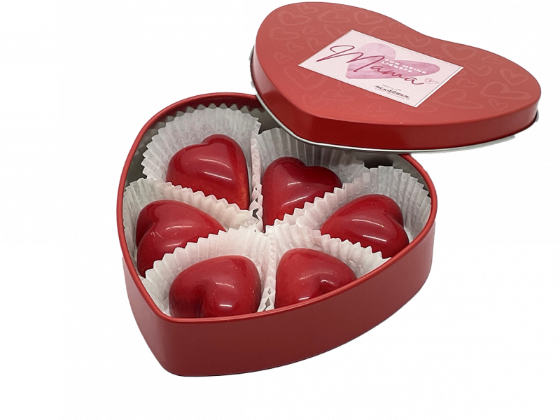 Rote Herzdose mit 6 Haselnuss Nougatherzen und Muttertagslabel von Sannes Naschtraum