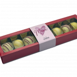 Rote Trüffelstange mit Gold-Inlay und rosa Banderole "Für meine liebste Mama" von sannes naschtraum.